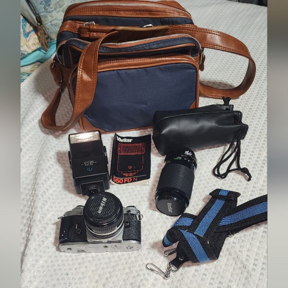 NIKON & VIVITAR EUC CAMERA FG NIKON LIGHT VIVITAR 52mm Zoom COMBO